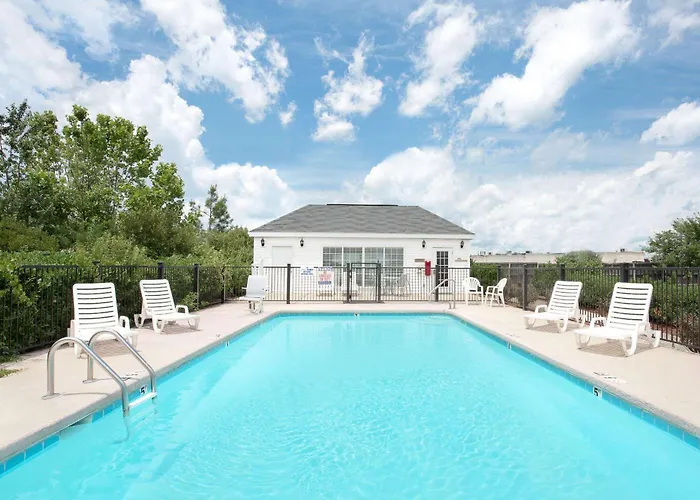 Baymont By Wyndham Roanoke Rapids